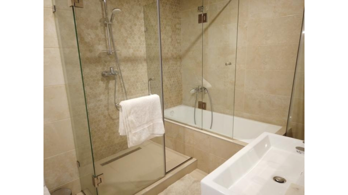 2 bed flat to let, Crown Lodge, Elystan Street - African Land