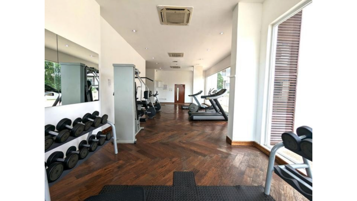 2 bed flat to let, Crown Lodge, Elystan Street - African Land