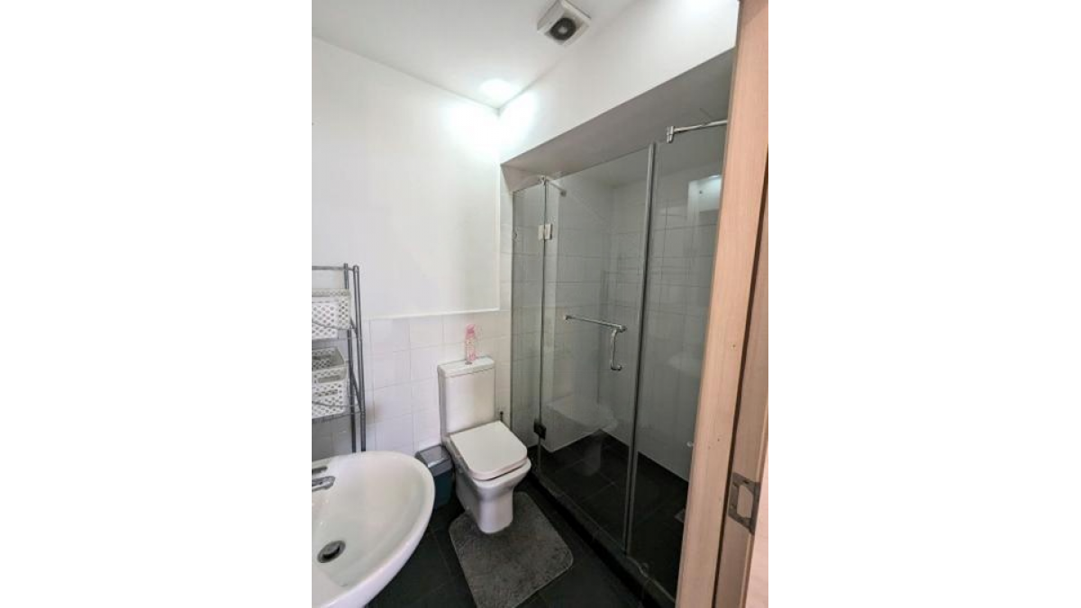2 bed flat to let, Crown Lodge, Elystan Street - African Land