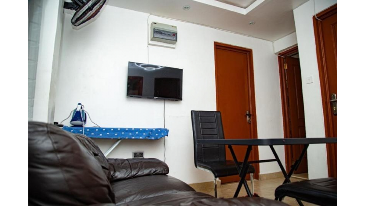 2 bed flat to let, Crown Lodge, Elystan Street - African Land