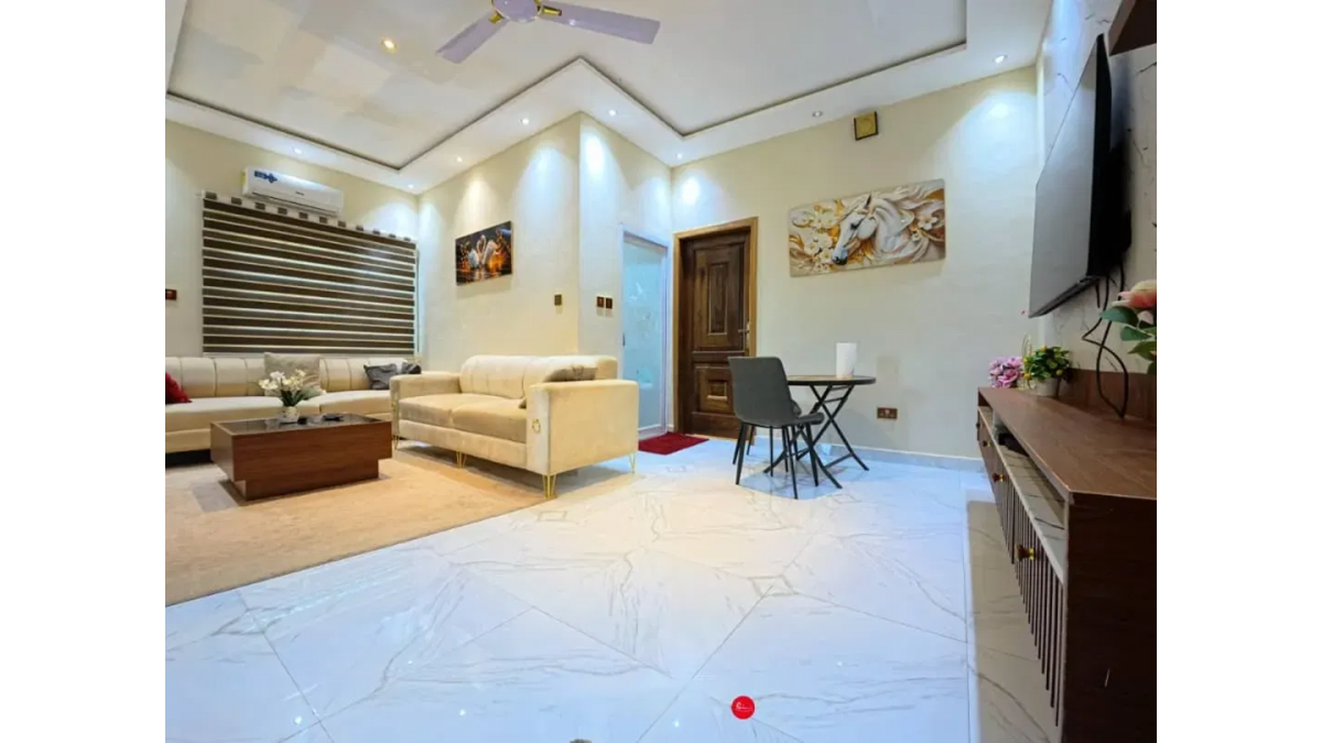 2 bed flat to let, Crown Lodge, Elystan Street - African Land
