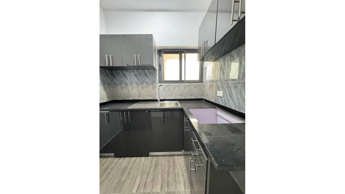 2 bed flat to let, Crown Lodge, Elystan Street - African Land
