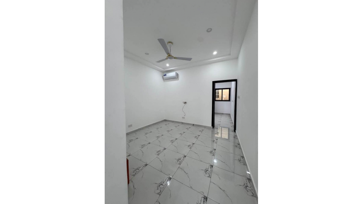 2 bed flat to let, Crown Lodge, Elystan Street - African Land