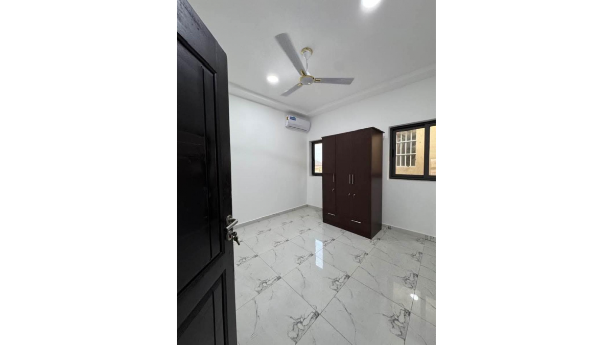 2 bed flat to let, Crown Lodge, Elystan Street - African Land