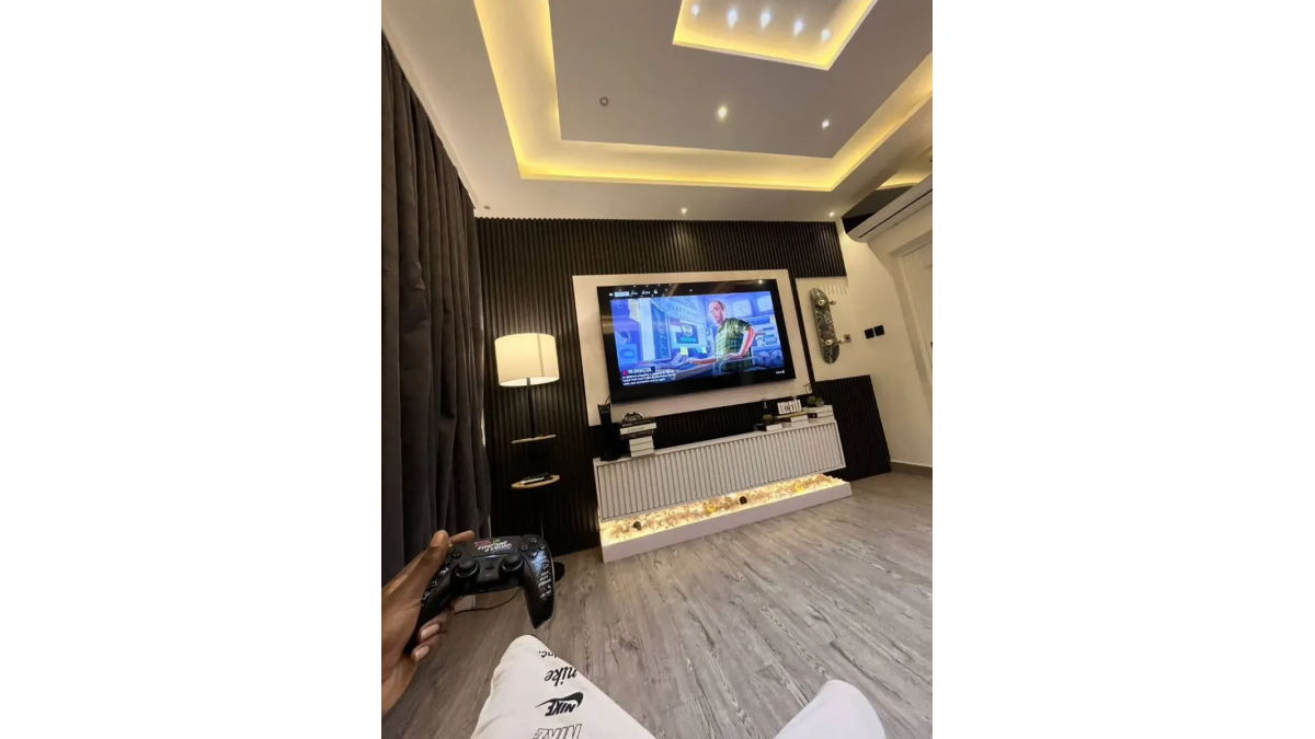 2 bed flat to let, Crown Lodge, Elystan Street - African Land