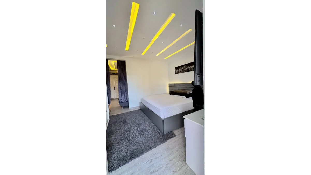2 bed flat to let, Crown Lodge, Elystan Street - African Land