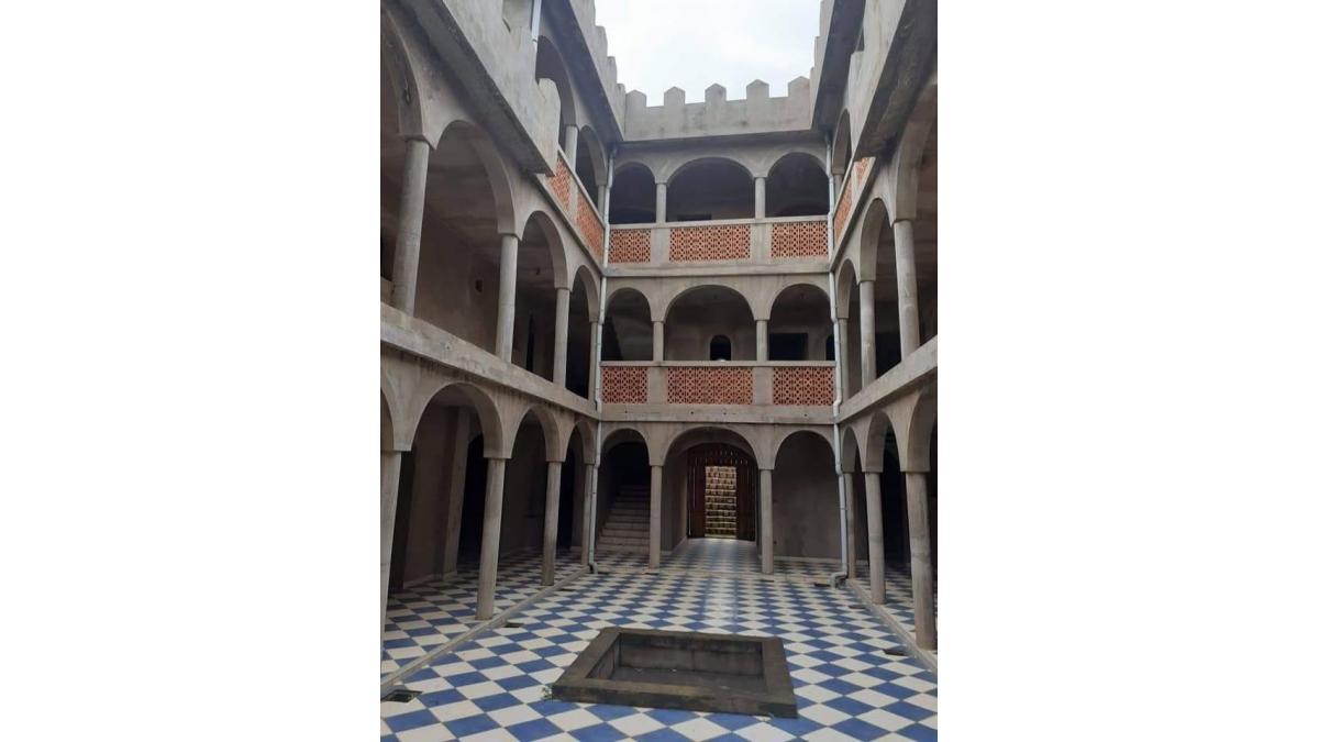 2 bed flat to let, Crown Lodge, Elystan Street - African Land