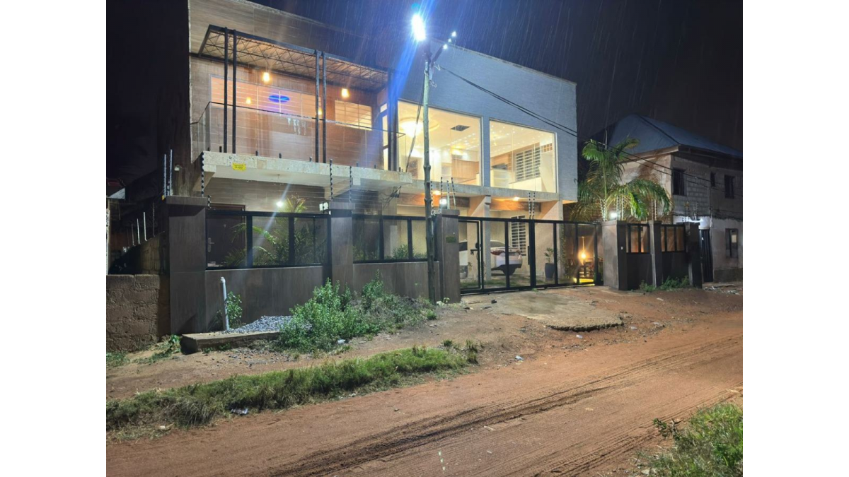 2 bed flat to let, Crown Lodge, Elystan Street - African Land