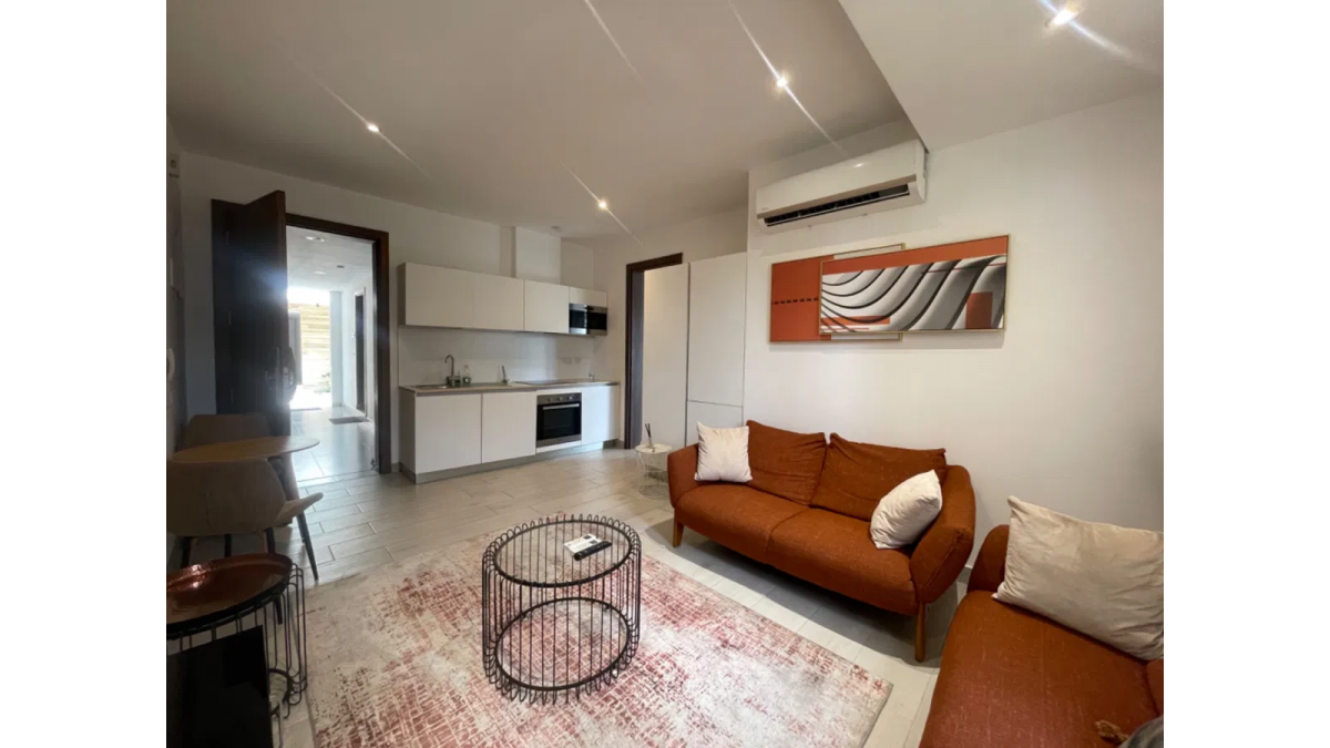 2 bed flat to let, Crown Lodge, Elystan Street - African Land