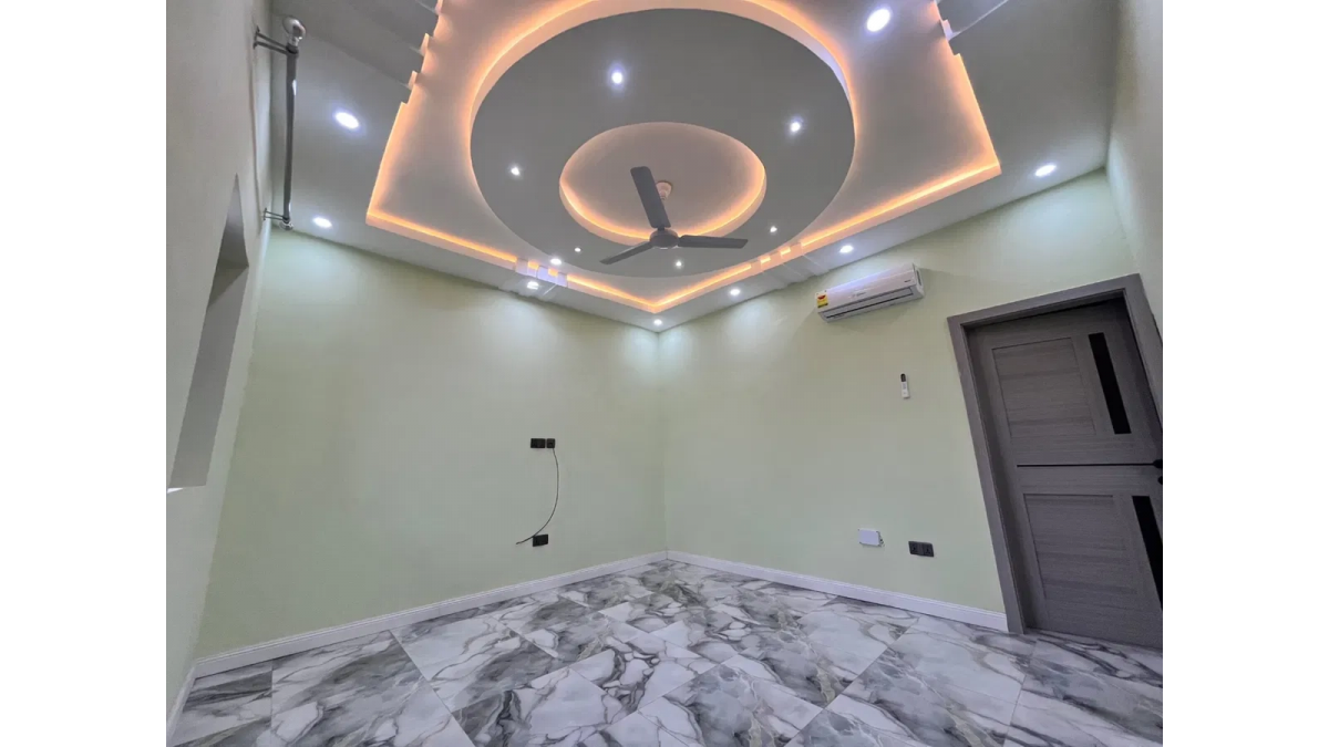 2 bed flat to let, Crown Lodge, Elystan Street - African Land