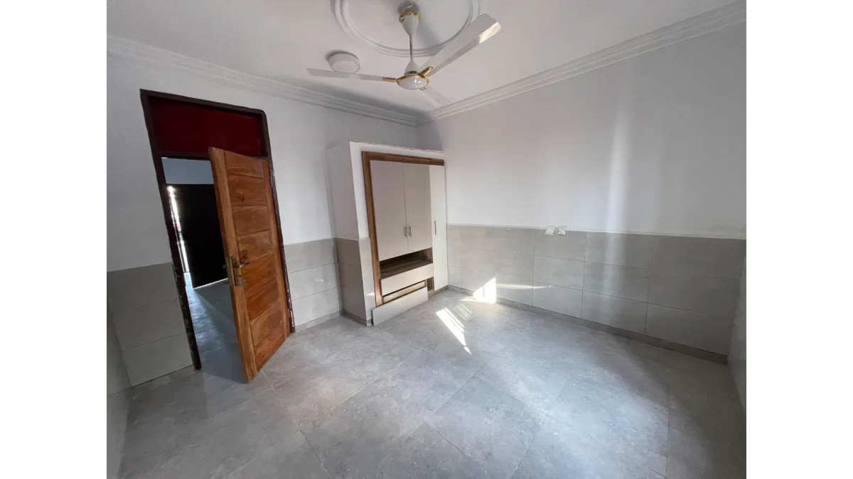 2 bed flat to let, Crown Lodge, Elystan Street - African Land