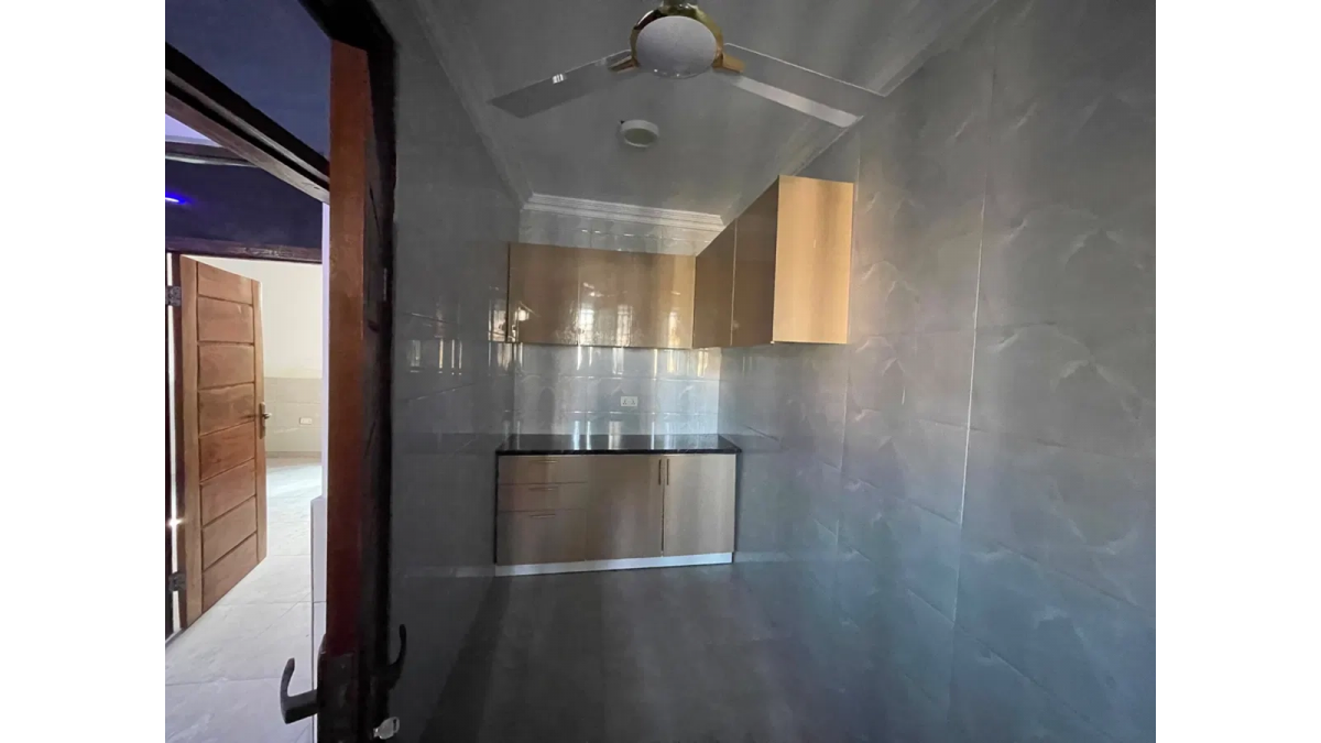 2 bed flat to let, Crown Lodge, Elystan Street - African Land