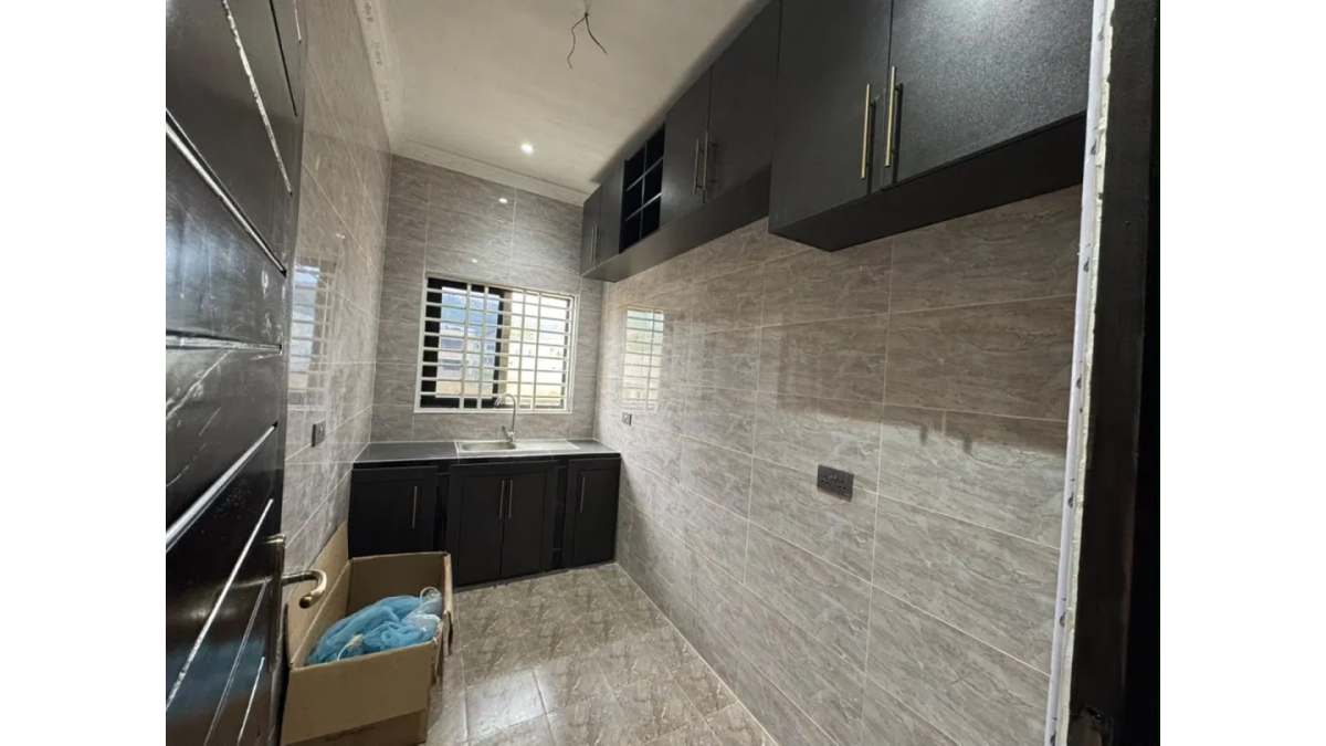 2 bed flat to let, Crown Lodge, Elystan Street - African Land