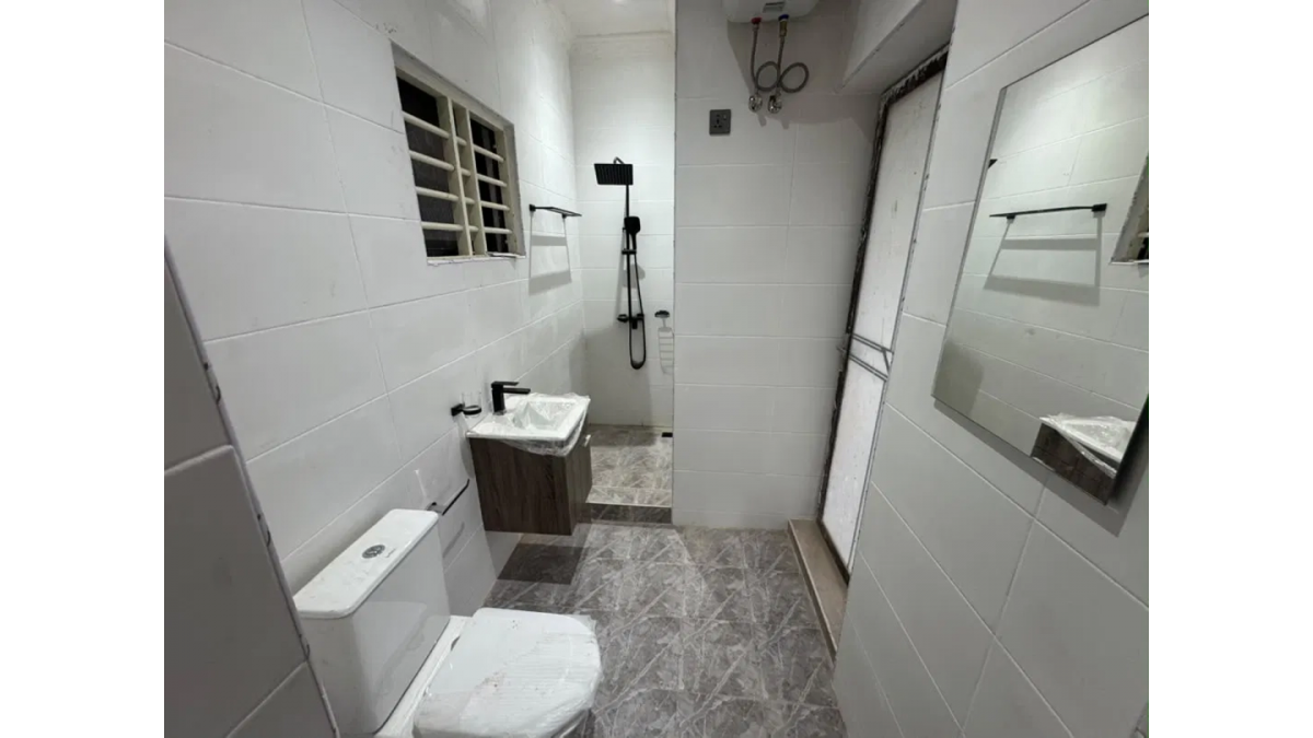 2 bed flat to let, Crown Lodge, Elystan Street - African Land