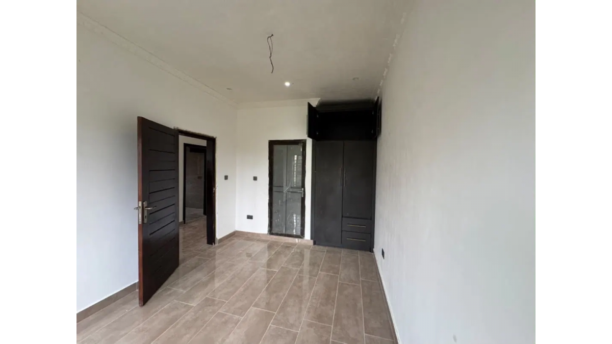 2 bed flat to let, Crown Lodge, Elystan Street - African Land