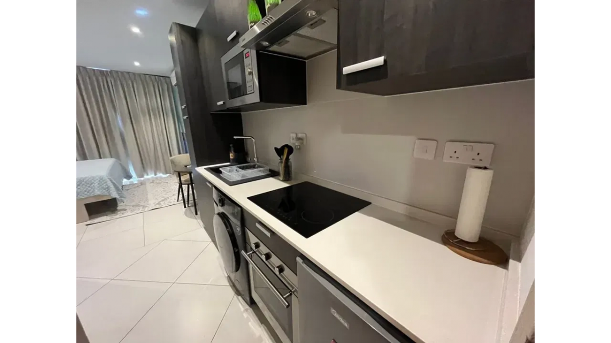 2 bed flat to let, Crown Lodge, Elystan Street - African Land
