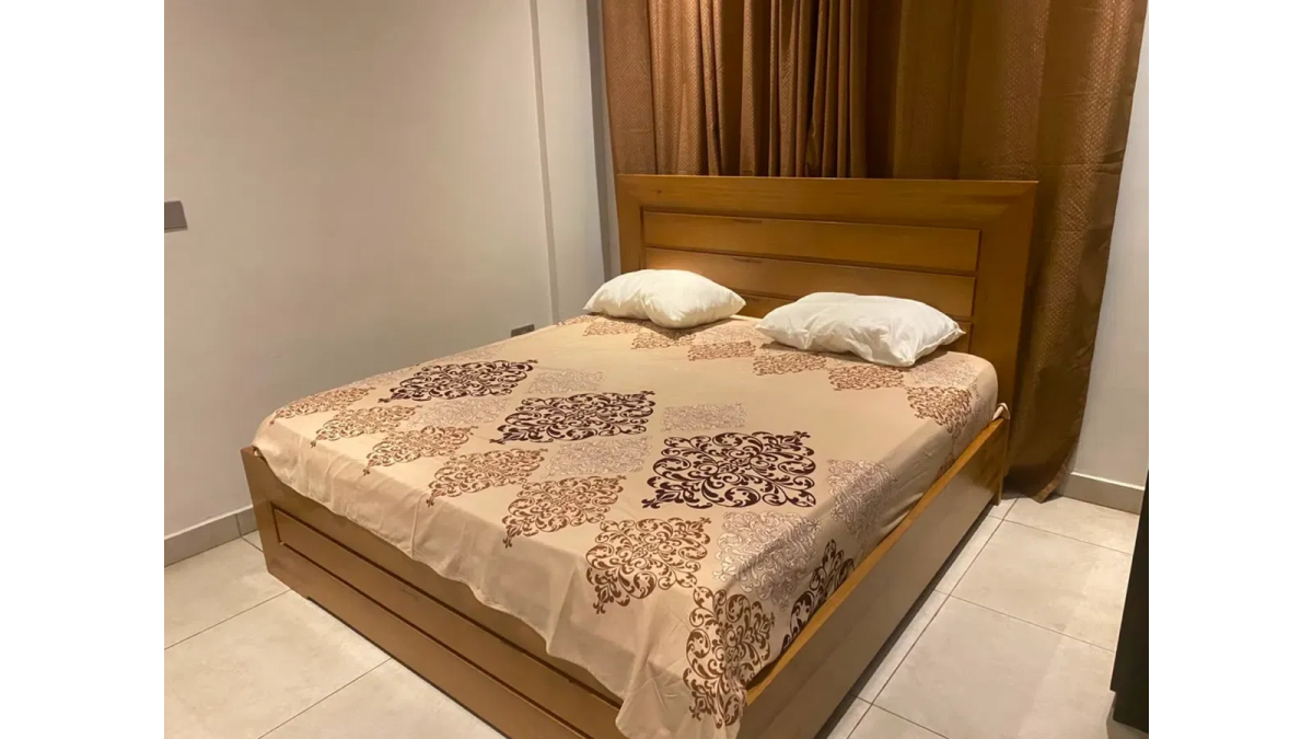 2 bed flat to let, Crown Lodge, Elystan Street - African Land