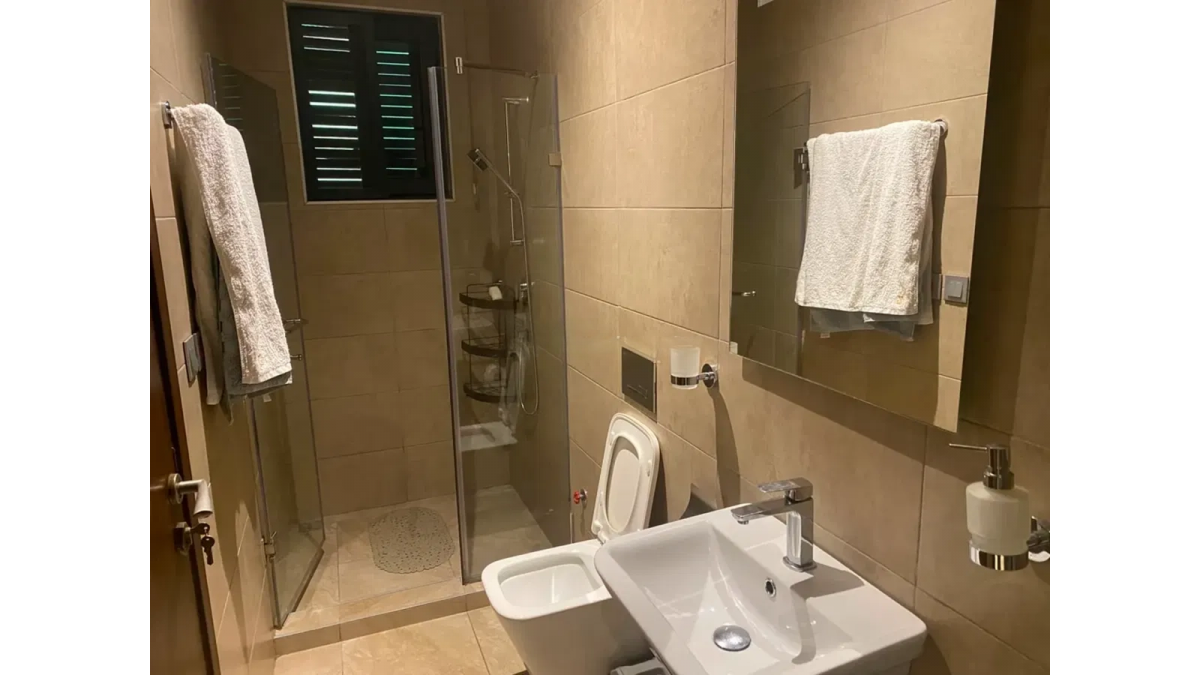 2 bed flat to let, Crown Lodge, Elystan Street - African Land