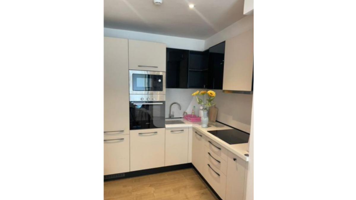 2 bed flat to let, Crown Lodge, Elystan Street - African Land