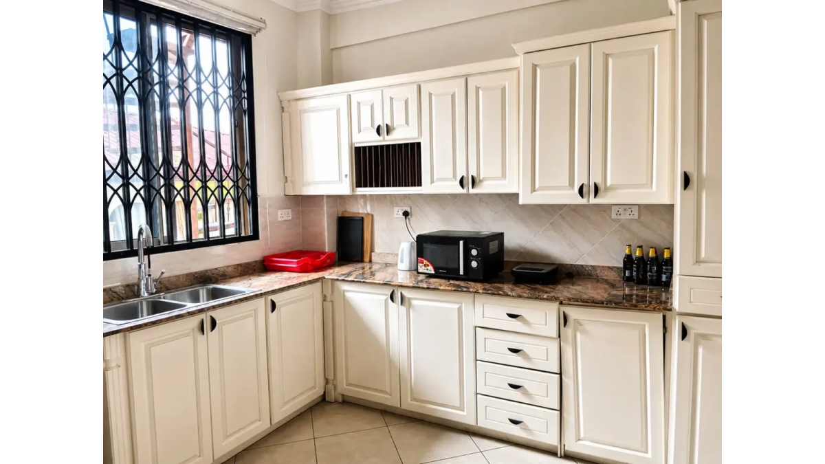 2 bed flat to let, Crown Lodge, Elystan Street - African Land