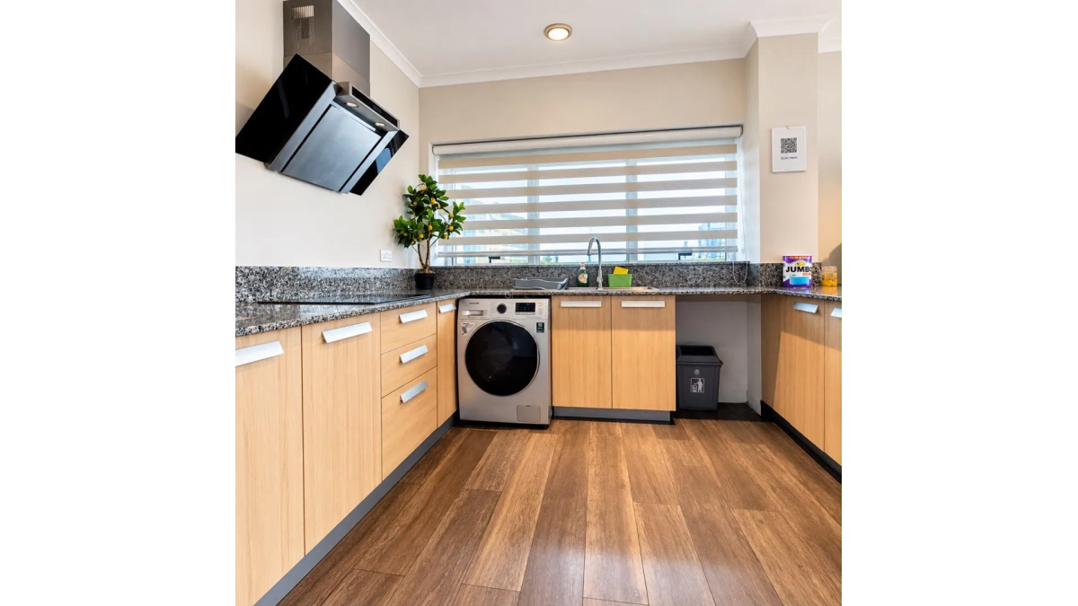 2 bed flat to let, Crown Lodge, Elystan Street - African Land