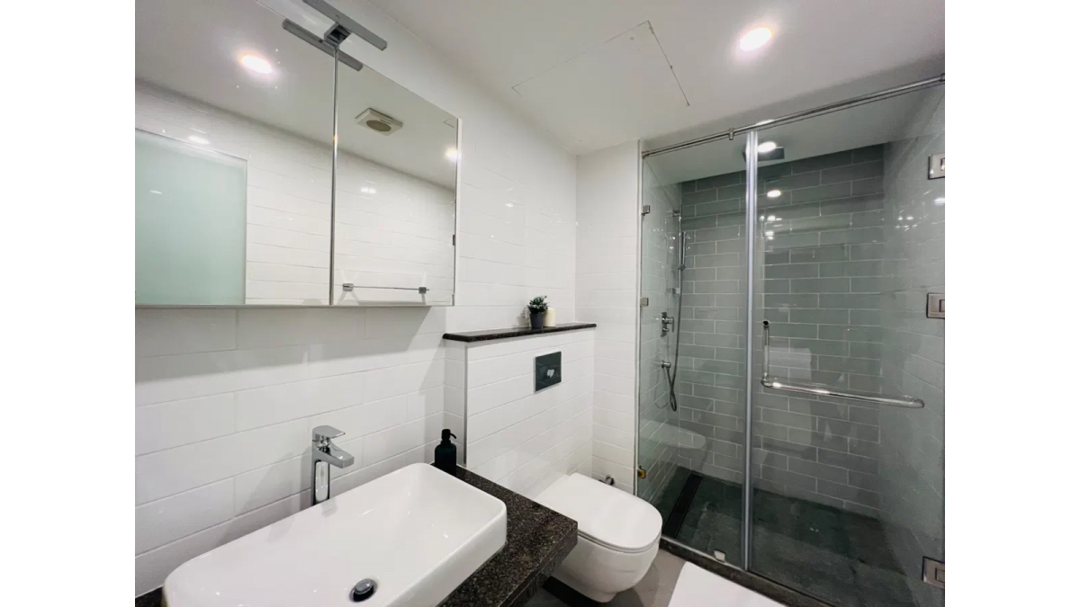 2 bed flat to let, Crown Lodge, Elystan Street - African Land