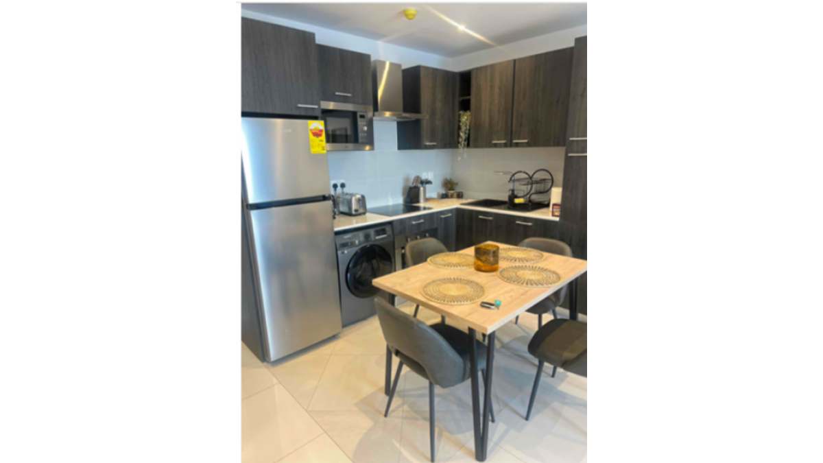 2 bed flat to let, Crown Lodge, Elystan Street - African Land