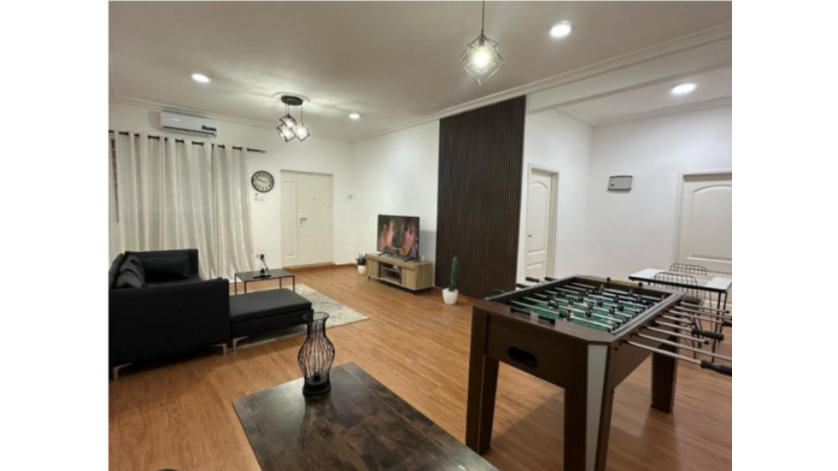 2 bed flat to let, Crown Lodge, Elystan Street - African Land