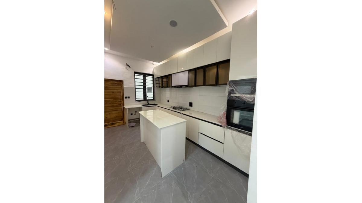 2 bed flat to let, Crown Lodge, Elystan Street - African Land