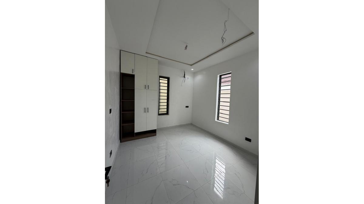 2 bed flat to let, Crown Lodge, Elystan Street - African Land