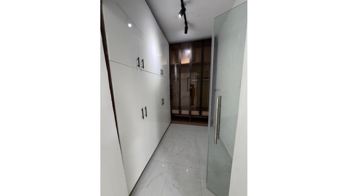 2 bed flat to let, Crown Lodge, Elystan Street - African Land