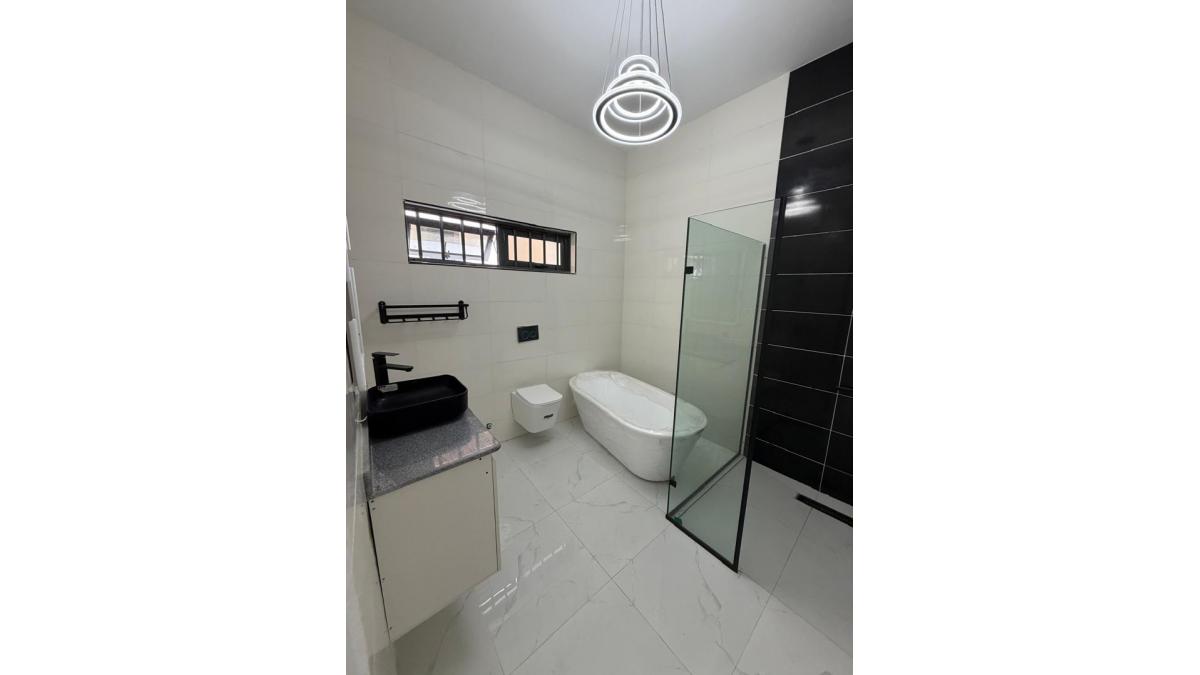 2 bed flat to let, Crown Lodge, Elystan Street - African Land