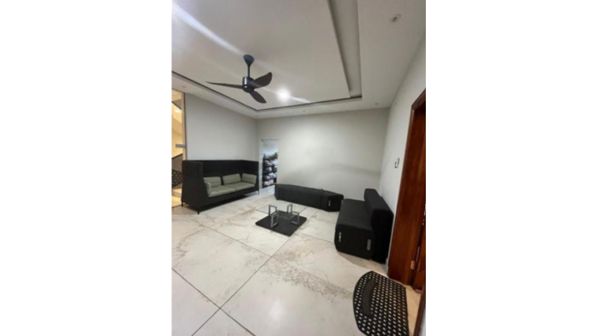 2 bed flat to let, Crown Lodge, Elystan Street - African Land