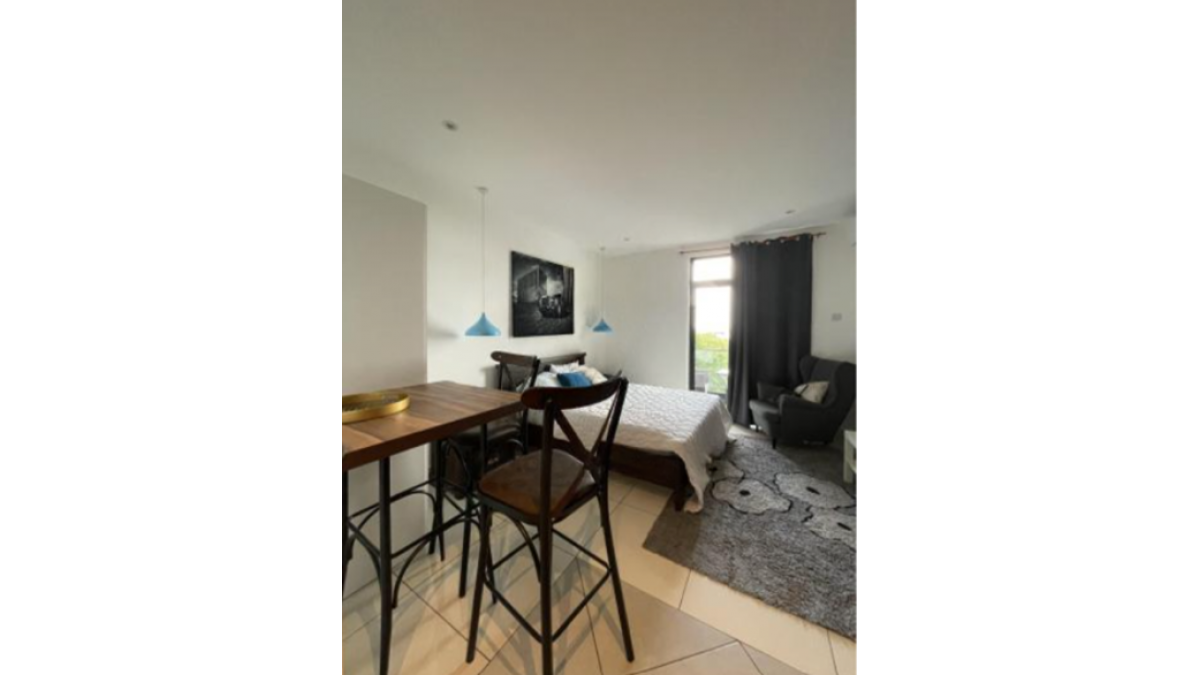 2 bed flat to let, Crown Lodge, Elystan Street - African Land