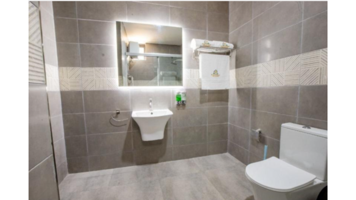 2 bed flat to let, Crown Lodge, Elystan Street - African Land