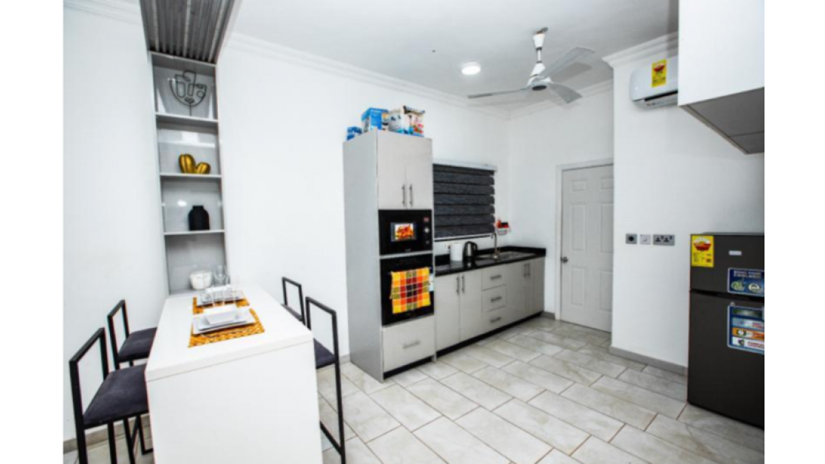 2 bed flat to let, Crown Lodge, Elystan Street - African Land