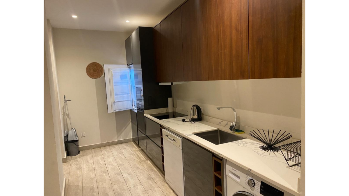 2 bed flat to let, Crown Lodge, Elystan Street - African Land