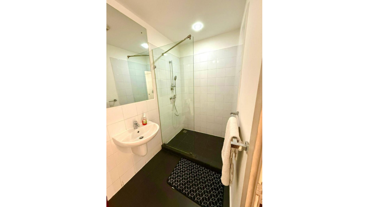 2 bed flat to let, Crown Lodge, Elystan Street - African Land