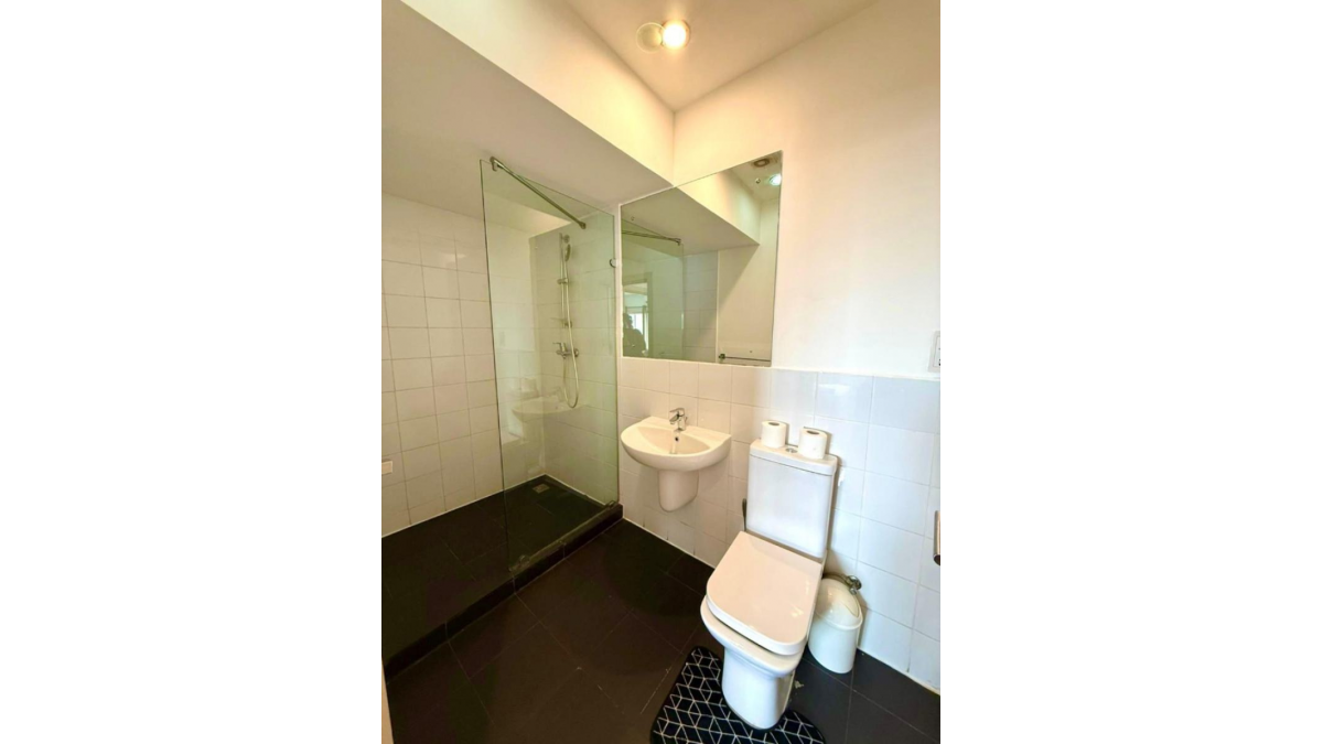 2 bed flat to let, Crown Lodge, Elystan Street - African Land