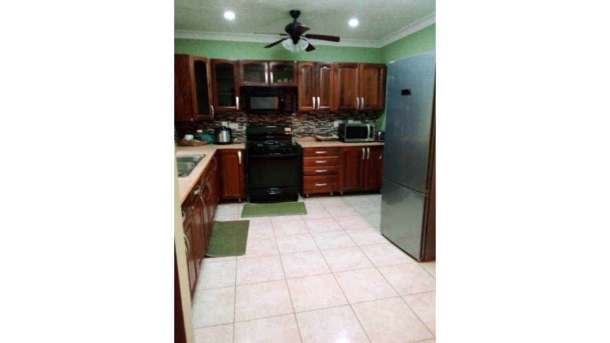 2 bed flat to let, Crown Lodge, Elystan Street - African Land