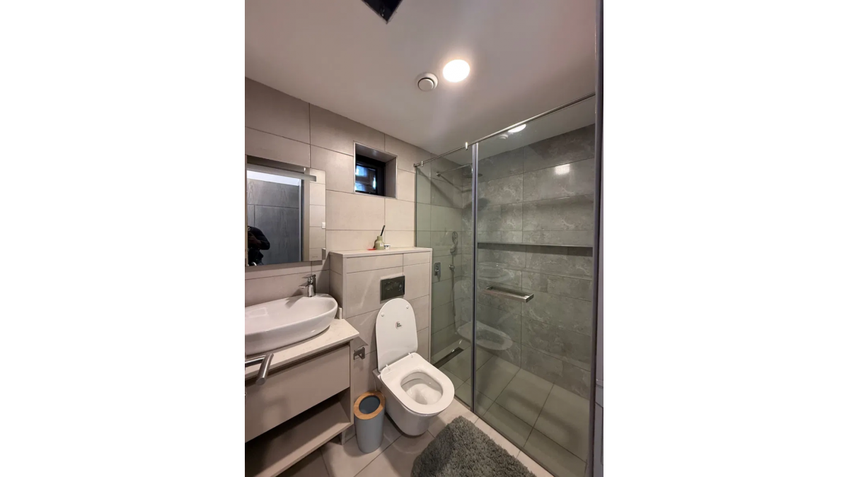 2 bed flat to let, Crown Lodge, Elystan Street - African Land