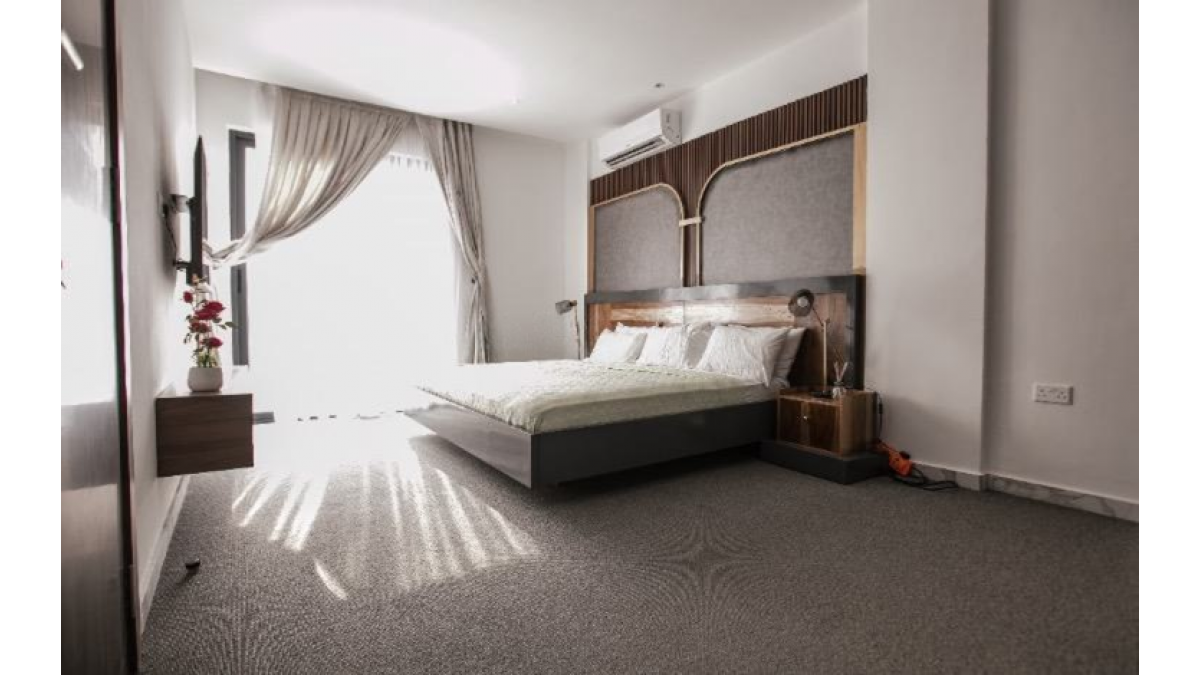 2 bed flat to let, Crown Lodge, Elystan Street - African Land