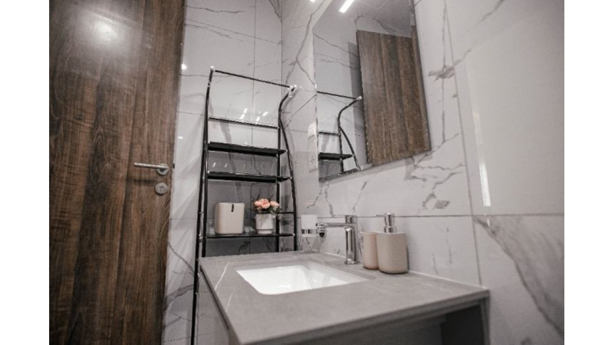 2 bed flat to let, Crown Lodge, Elystan Street - African Land