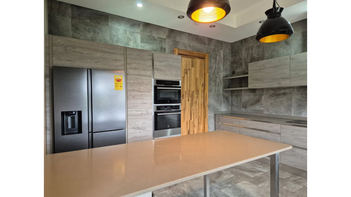 Serviced 3-Bedroom Apartment with Rooftop Swimming Pool & Gym in Cantonments