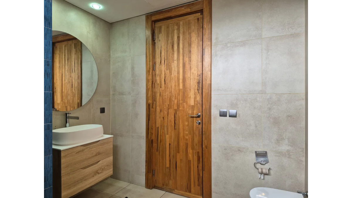 2 bed flat to let, Crown Lodge, Elystan Street - African Land