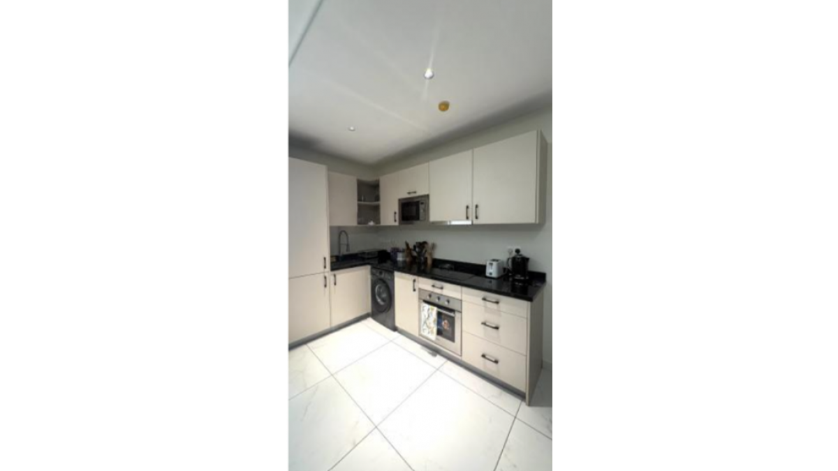 2 bed flat to let, Crown Lodge, Elystan Street - African Land