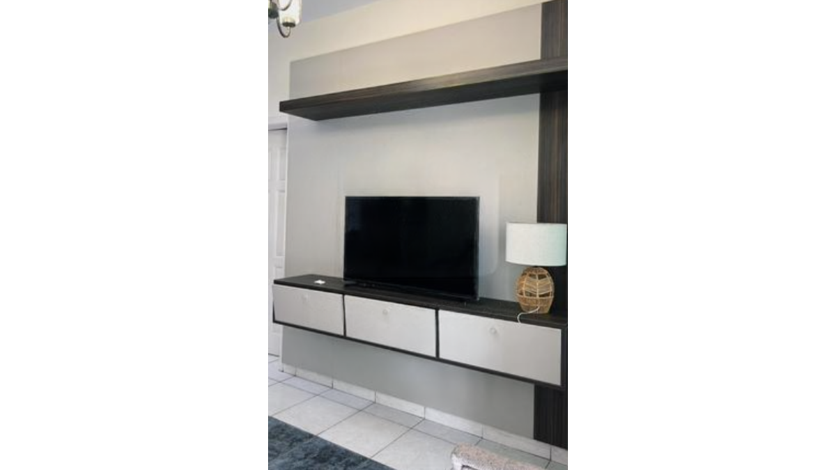 2 bed flat to let, Crown Lodge, Elystan Street - African Land