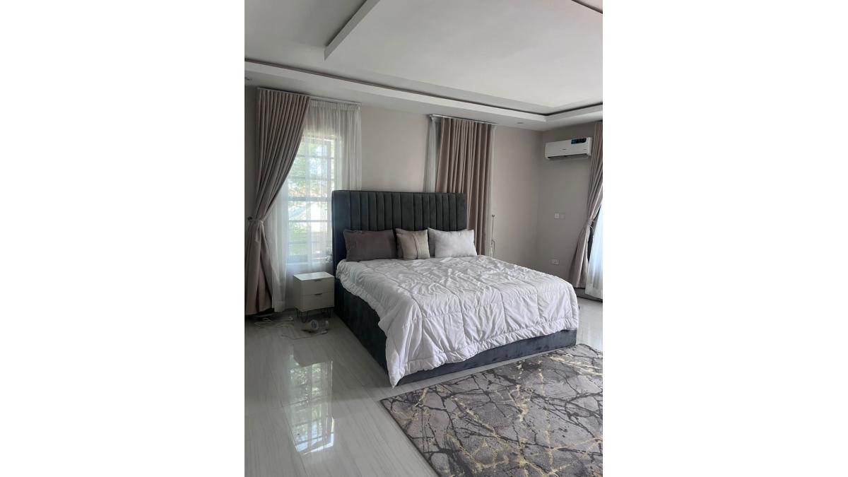 Luxury 3-Bedroom Furnished Flat for Sale in Lekki Phase 1 – ₦200 Million Net