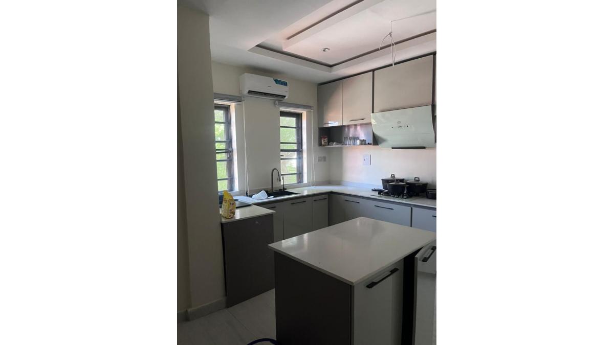 2 bed flat to let, Crown Lodge, Elystan Street - African Land