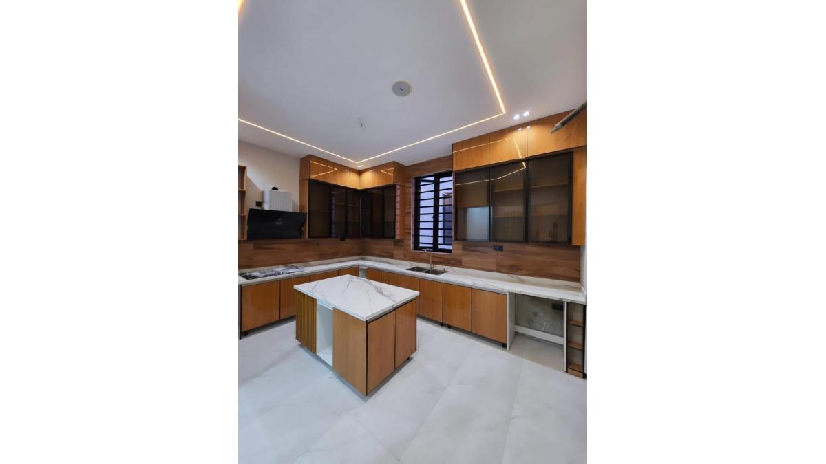 2 bed flat to let, Crown Lodge, Elystan Street - African Land